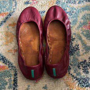 Women's maroon Tieks